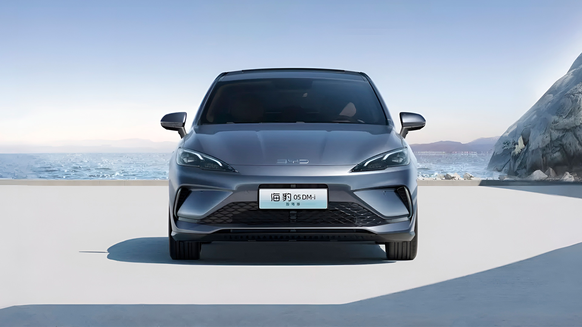 Гібридний автомобіль BYD Seal 05 DM-i